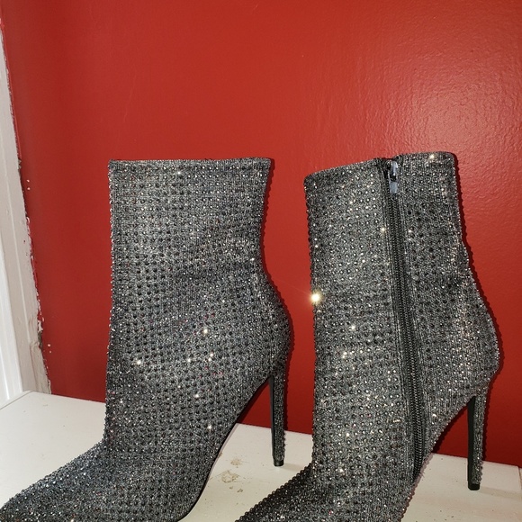 Shoes - Picture 2 of 3